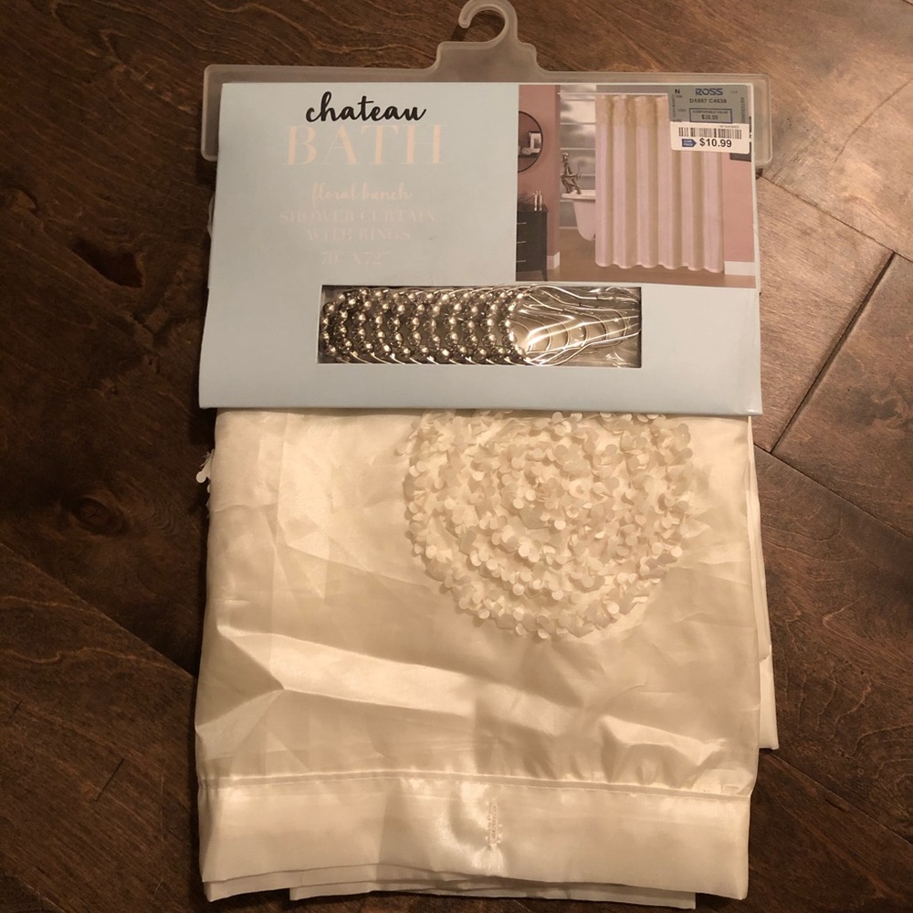 Chateau Bath shower curtain with rings